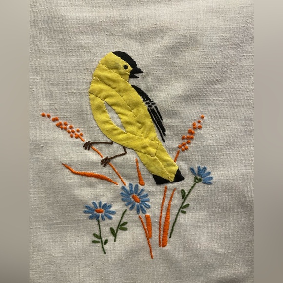 Mid-century vintage handmade purse w/ embroidered bird and wooden handle - Picture 3 of 12